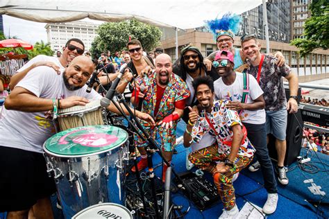  A Última Noite de Carnaval – Uma Explosão de Cor e Nostalgia Tropical!