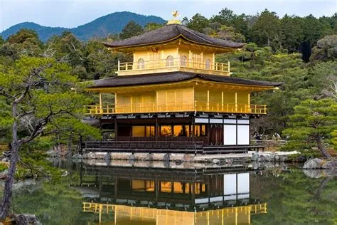 O Pavilhão Dourado Uma Visão de Harmonia Celestial e Elementos Terrestres Através da Arte chinesa do Século II